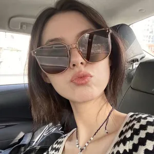 Gafas de sol plegables para mujer con protección UV y montura marrón