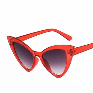 Lunettes de soleil œil de chat vintage avec monture rouge et verres dégradés