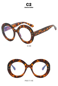 Detailweergave van oversized ronde brilmontuur met luipaardprint en blauwlichtfilter