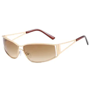 Gafas de sol retro Y2K con montura de metal dorado calado y lentes marrones para mujer