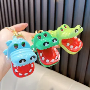 Set di tre portachiavi giocattolo a forma di coccodrillo colorati per divertenti scherzi