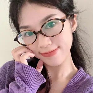 Asian model wearing retro tortoiseshell oval glasses frame for anti-blue light detail
