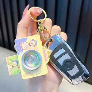 Lindo llavero de cámara de dibujos animados con luz y sonido para mochilas y coches