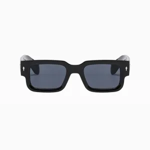 Vista frontal de gafas de sol para hombre con montura pequeña cuadrada negra