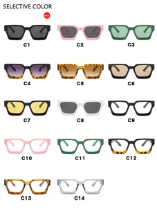 Affichage de lunettes de soleil carrées disponibles en 14 couleurs de monture et verres