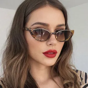 Vintage semi-rimless cat-eye zonnebril met metalen scharnieren en luipaardprint