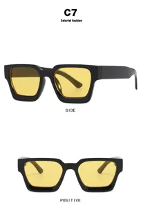 Lunettes de soleil noires carrées à la mode avec des verres teintés jaunes détaillés