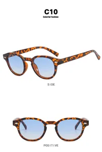 Vista detallada de gafas de sol redondas retro de carey con lentes azul degradado