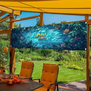 Banner per festa tropicale in piscina con foglie di palma e ananas in un giardino