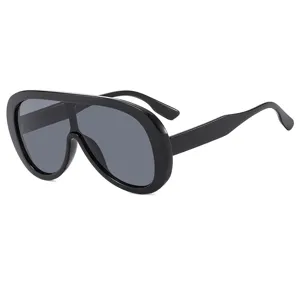 Oversized shield sunglasses with black frame and vintage fashion design