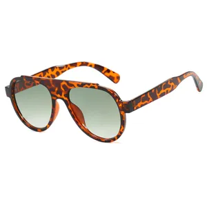 Trendige Pilotenbrille mit Leopardenmuster und grün verlaufenden Gläsern für Damen