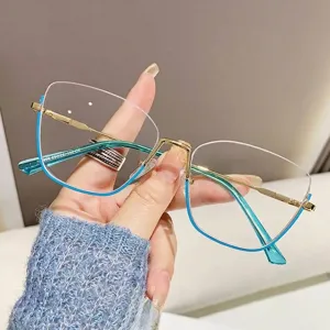 Stijlvolle cat-eye blauw licht filter bril met turquoise halfmontuur en gouden brug