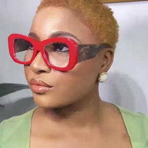 Gafas de moda rojas con montura cuadrada gruesa y lentes de filtro de luz azul para mujer