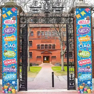 Lebhafte mehrsprachige Gruß-Banner für die bunte Dekoration des Hauseingangs im Freien