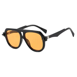 Trendige Pilotenbrille mit schwarzem Rahmen und orangefarbenen Gläsern mit UV-Schutz