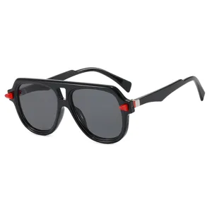 Modische Pilotensonnenbrille mit schwarzem Rahmen und roten Akzenten für UV-Schutz