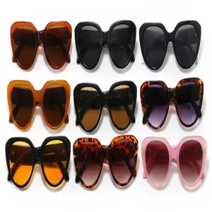 Prachtige collectie van oversized cat-eye zonnebrillen in verschillende modieuze kleuren.