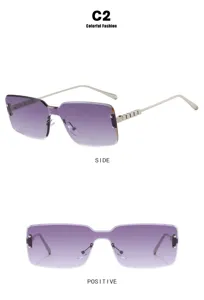 Detalle de gafas de sol cuadradas sin montura con lentes degradadas violetas