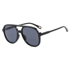 Lunettes de soleil aviateur noires à double pont avec verres gris foncé rétro et charnière