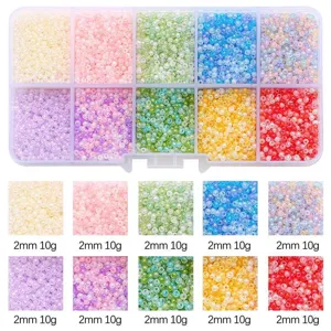Vista detallada del set de cuentas de 2mm en 10 colores, 10g por color para bisutería
