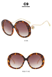 Seiten- und Frontansicht der runden Schildpatt-Brille mit elegantem Perlen-Detail