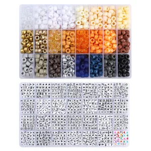 Umfangreiches Set aus bunten Acryl-Walzenperlen und weißen quadratischen Alphabet-Perlen