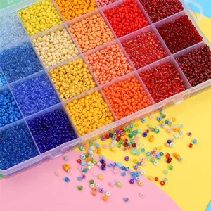 Detailansicht des 24-Fächer 3mm bunten Glasperlen-Sets für DIY handgefertigten Schmuck