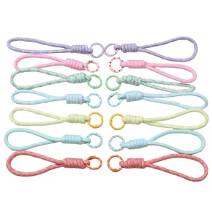 Vielzahl von bunten handgewebten Handy-Lanyard-Seilen mit gepunkteten Ringsteckern für DIY