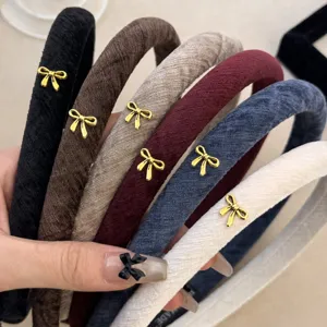 Elegante set di cerchietti in velluto colorati con piccoli fiocchi dorati per l'autunno