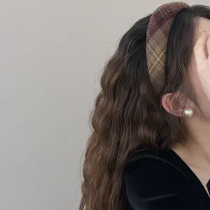 Cerchietto largo a quadri in stile britannico, accessorio per capelli autunno-inverno.