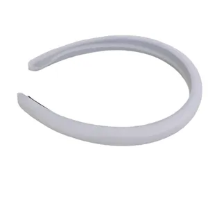 Minimalistisches, hellgrau gepolstertes Stirnband für Damen, stilvoller Haaraccessoire.