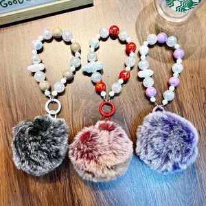Correa de cuentas artesanal para teléfono con pompón colorido para bolsos en gris rojo púrpura