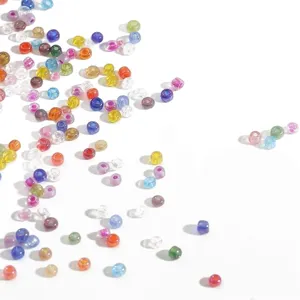 Assortimento di perline di vetro colorate per creazione gioielli fai-da-te e hobby