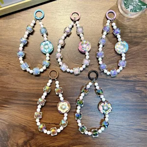 Adornos para móvil de donuts con cuentas y accesorios para bolsos con perlas irisadas.