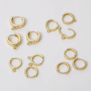 Vista detallada de aros de latón bañados en oro de 14K para la fabricación de joyas