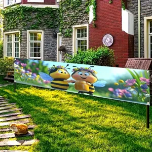 Farbenfrohes Geburtstagsbanner mit Bienen-Motiv in einem üppigen Garten im Freien