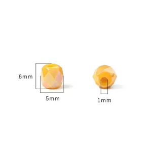 Detailweergave van gele gefacetteerde glazen kralen van 6x5mm met een gat van 1mm