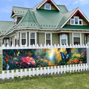 Lentetuin thema banner met vlinder en bloemenprint voor decoratie van een wit tuinhek