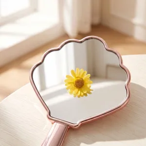 Eleganter roségoldener Handspiegel in Muschelform mit hochauflösender Reflexion