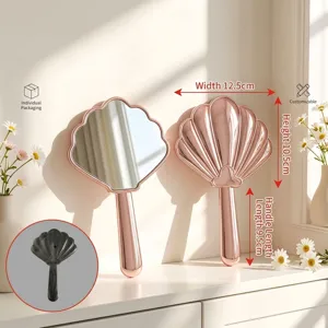 Roségoldener Handspiegel in Muschelform, 12,5 cm breit und 10,5 cm hoch