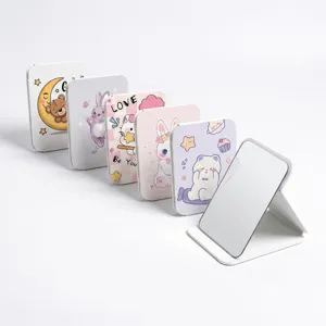 Vue détaillée de divers miroirs de maquillage pliables en cuir PU avec support de téléphone