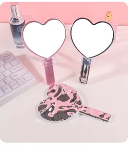 Espejos galvanizados en forma de corazón con textura de agua, acabados rosa y plata