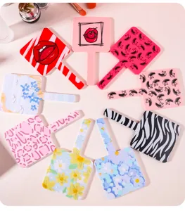 Variété de miroirs de maquillage portables mignons avec motifs colorés et designs artistiques