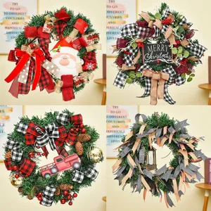 Collezione di quattro ghirlande natalizie con fiocchi e bacche per decorazione porta