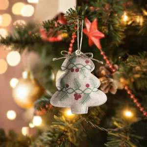 Décoration de sapin de Noël en toile de jute rustique avec imprimé festif de pins et baies