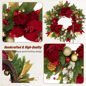 Handgemaakte kerstkrans met rode bloemen en gouden ornamenten voor deurdecoratie