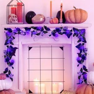Paarse kunstmatige rozenslinger met LED-verlichting voor Halloween-feestdecoratie