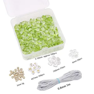 Detailansicht DIY Perlen-Set mit Glassplittern, Buchstabenperlen und Gummiband