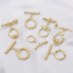 Vue détaillée de divers fermoirs à bascule OT plaqués or 18K pour la création de bijoux DIY.