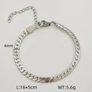 Detailweergave van een 4 mm platte schakelarmband van roestvrij staal